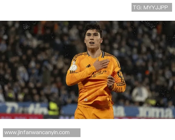 新星足球球员崭露头角引领未来足坛潮流各大俱乐部争抢签约机会