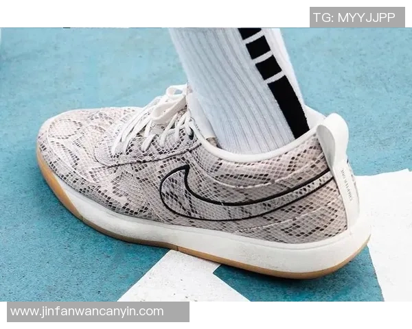 足球明星同款板鞋推荐 时尚与运动完美结合的潮流单品解析